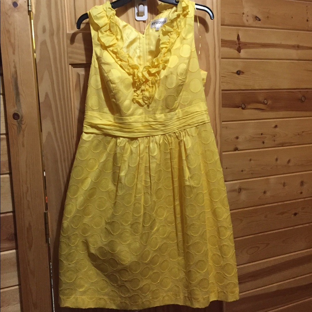 Gorgeous yellow dress! 💛💛💛